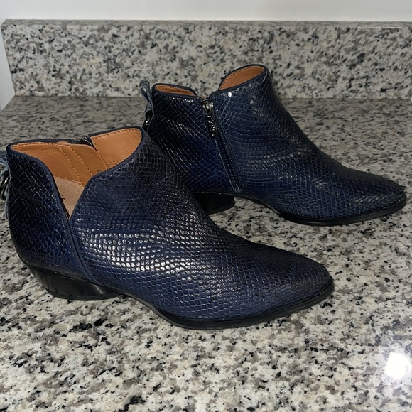 FRANCO SARTO Sloan Bootie Navy Blue Python Print Leather size 6.5 Ankle Bootie. - Picture 3 of 17